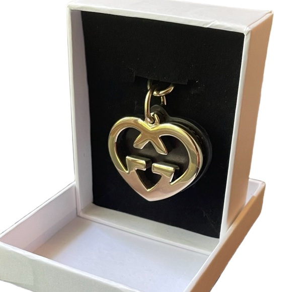 Gucci Interlocking Heart Keychain - Picture 8 of 11
